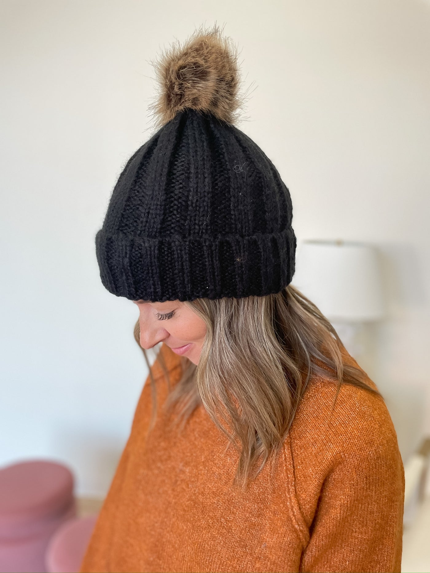 Ribbed Faux Fur Pom Beanie in Black and Natural