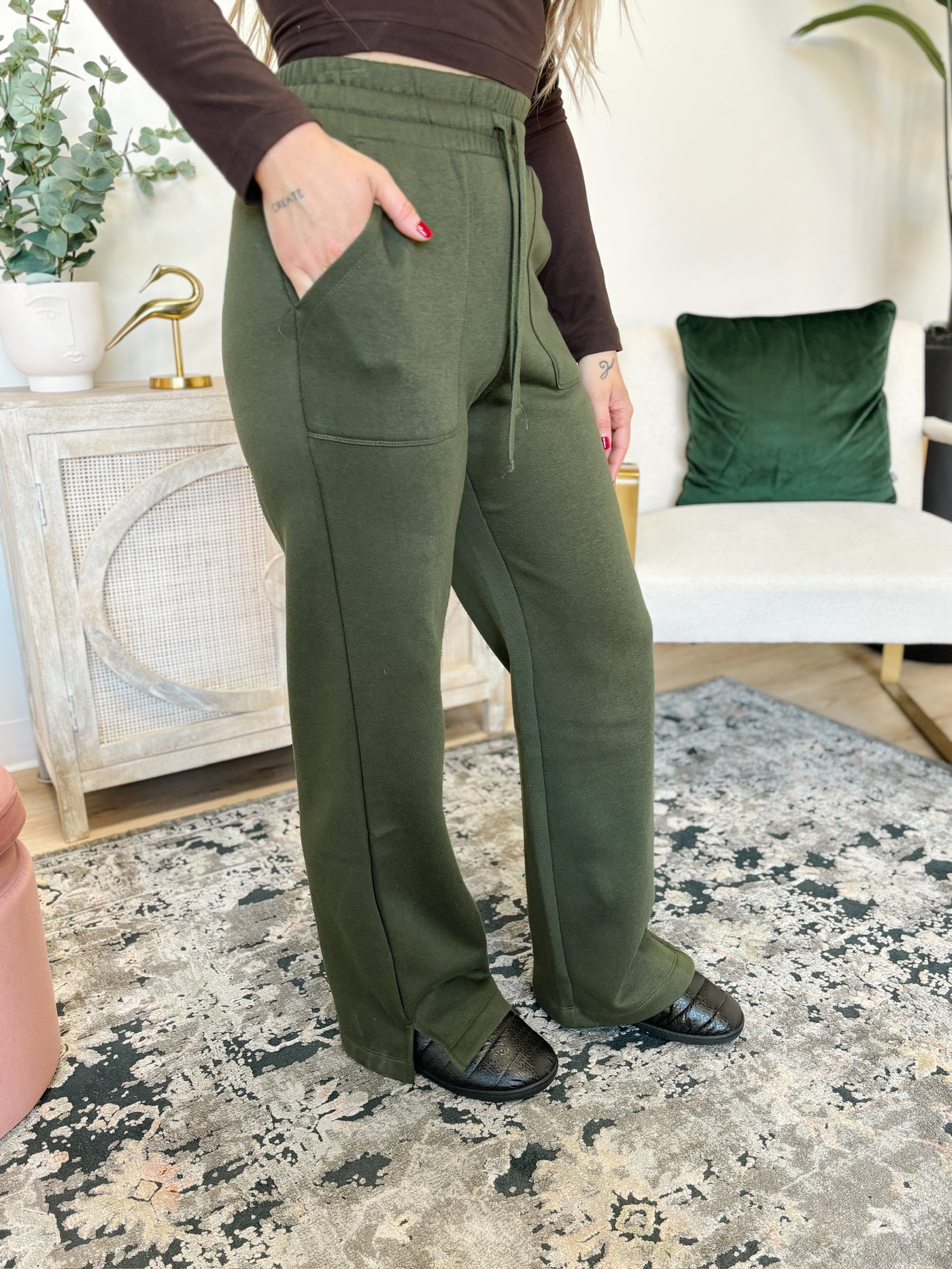 The French Terry Straight Leg Pants in Olive