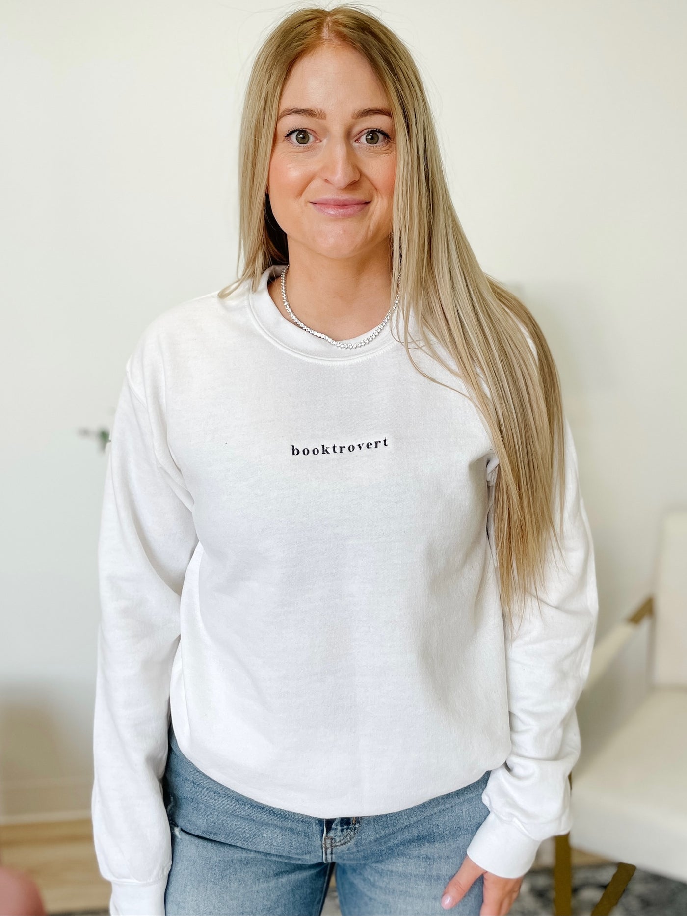 Booktrovert Embroidered Crewneck in White